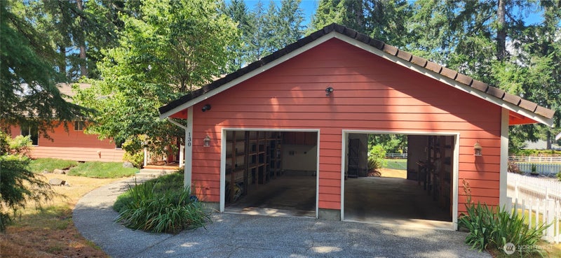 130 E Lakeland Way