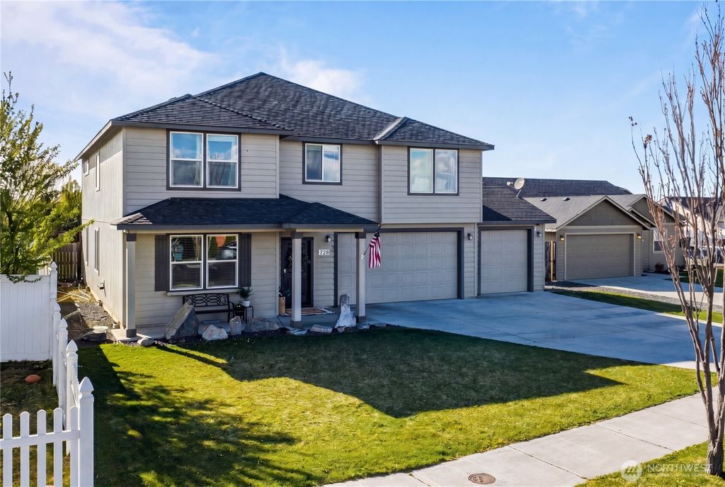 Photo of 728 S Lakeland Dr, Moses Lake, WA 98837 (MLS # 2511506)