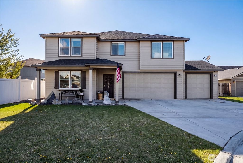 Photo of 728 S Lakeland Dr, Moses Lake, WA 98837 (MLS # 2511506)