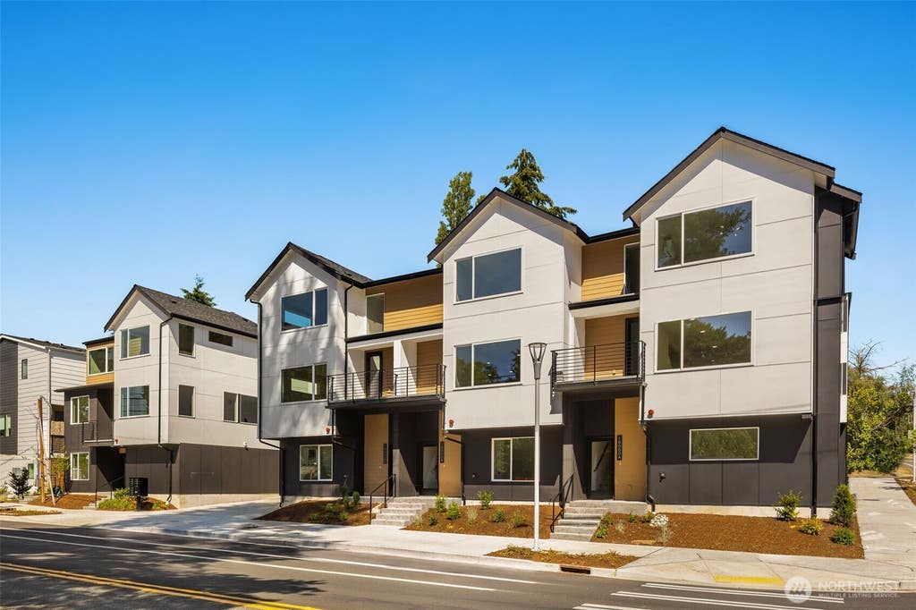 Photo of 18000 A 10th Avenue NE, Shoreline, WA 98155 (MLS # 2552203)