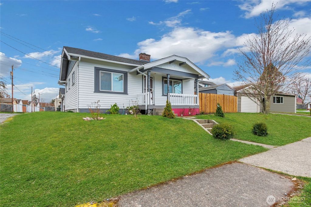 Photo of 1216 S 37th Street, Tacoma, WA 98418 (MLS # 2488808)