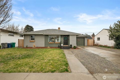 Photo of 409 N Mills Avenue, Wenatchee, WA 98801 (MLS # 2491585)