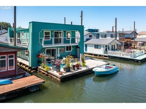Photo of 414 N Tomahawk Island Drive, Portland, OR 97217 (MLS # 2397142)