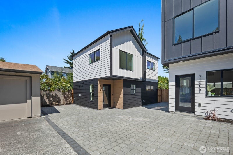 724 N 89TH Street