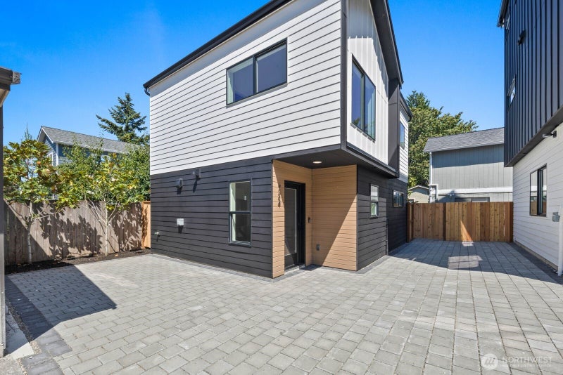 724 N 89TH Street