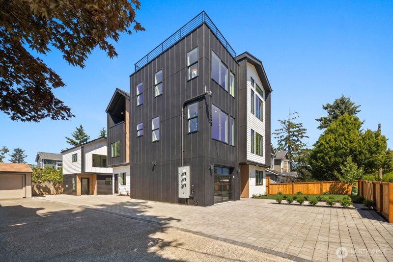 724 N 89TH Street
