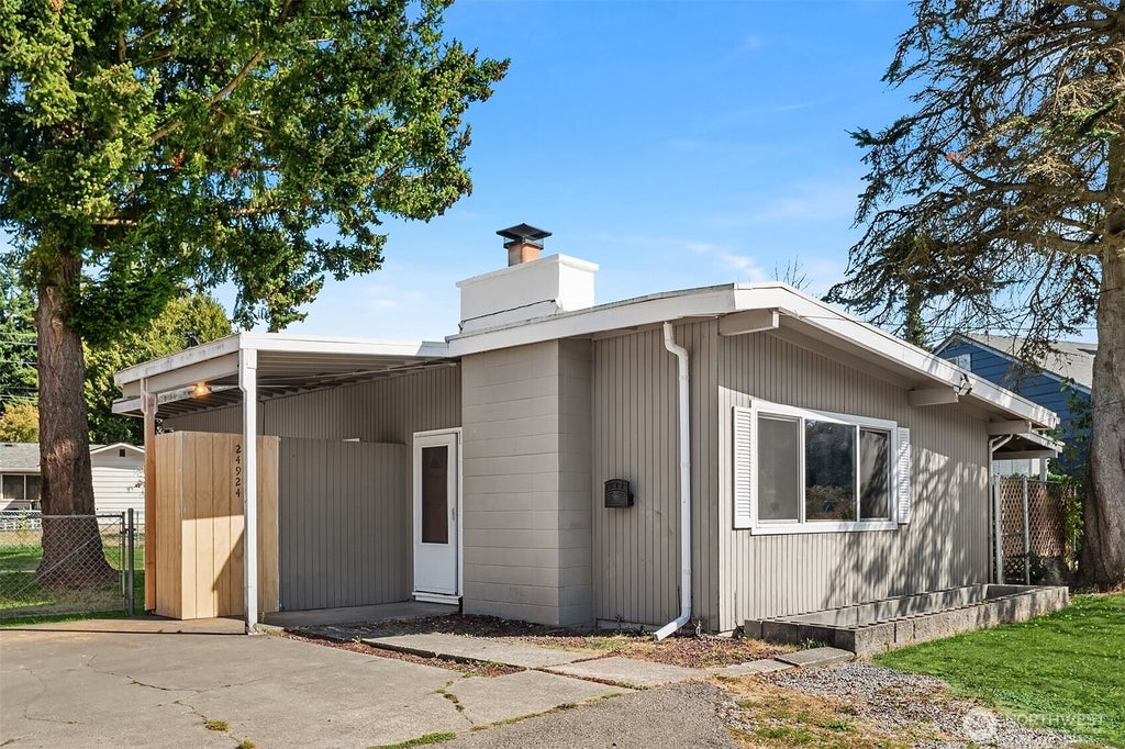 Photo of 24924 35th Avenue S, Kent, WA 98032 (MLS # 2580893)