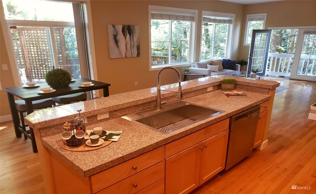 Photo of 6438 166th Place SE, Bellevue, WA 98006 (MLS # 1982043)