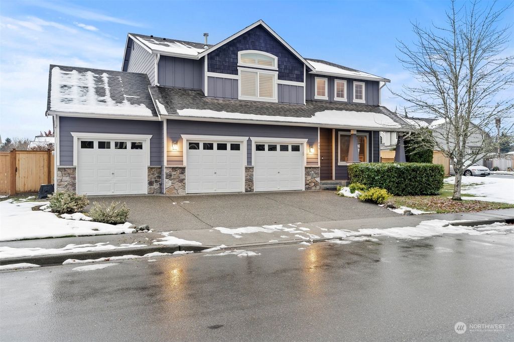 Photo of 454 Rosario Place NE, Renton, WA 98059 (MLS # 2019654)