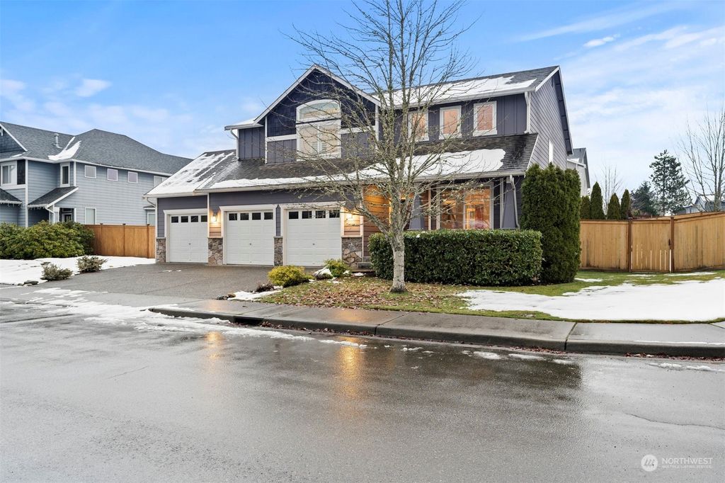 Photo of 454 Rosario Place NE, Renton, WA 98059 (MLS # 2019654)