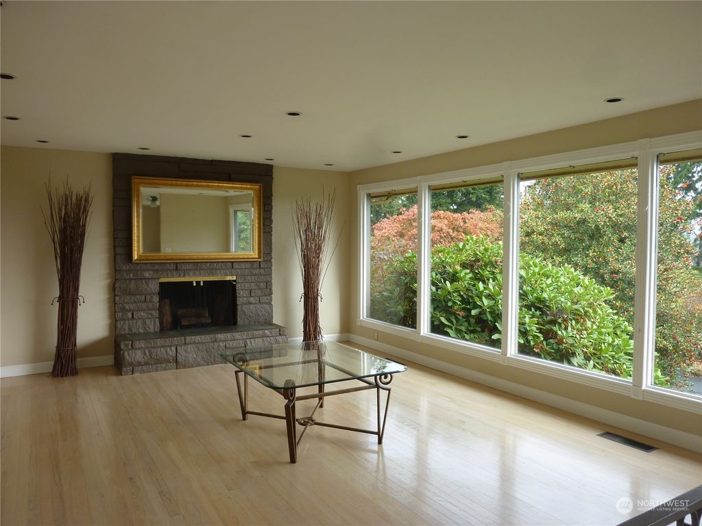 Photo of 15701 37th Avenue NE, Lake Forest Park, WA 98155 (MLS # 2005789)