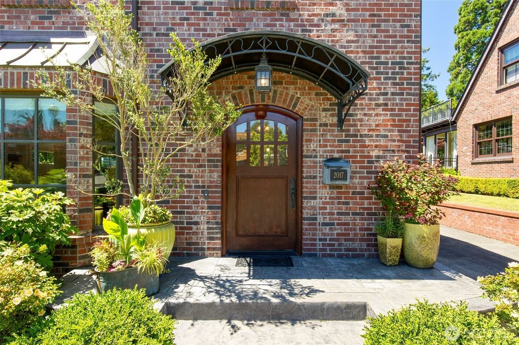 Photo of 2017 36th Avenue W, Seattle, WA 98199 (MLS # 2527108)