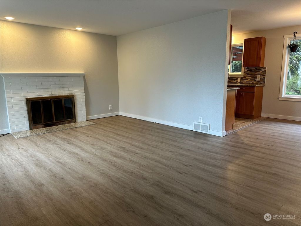 Photo of 20061 25th Avenue NE, Shoreline, WA 98155 (MLS # 2202848)