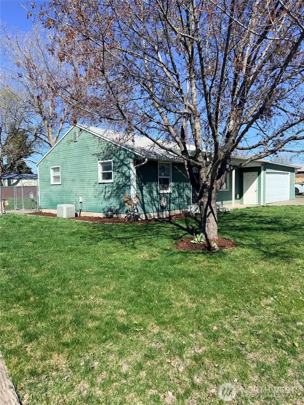 Photo of 1405 Francis Avenue, Walla Walla, WA 99362 (MLS # 2498925)