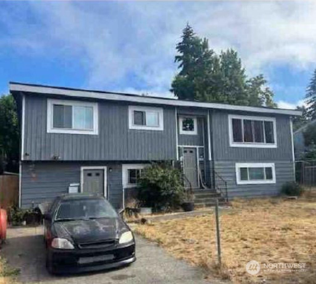 Photo of 1128 S 204th Street, SeaTac, WA 98198 (MLS # 2276868)