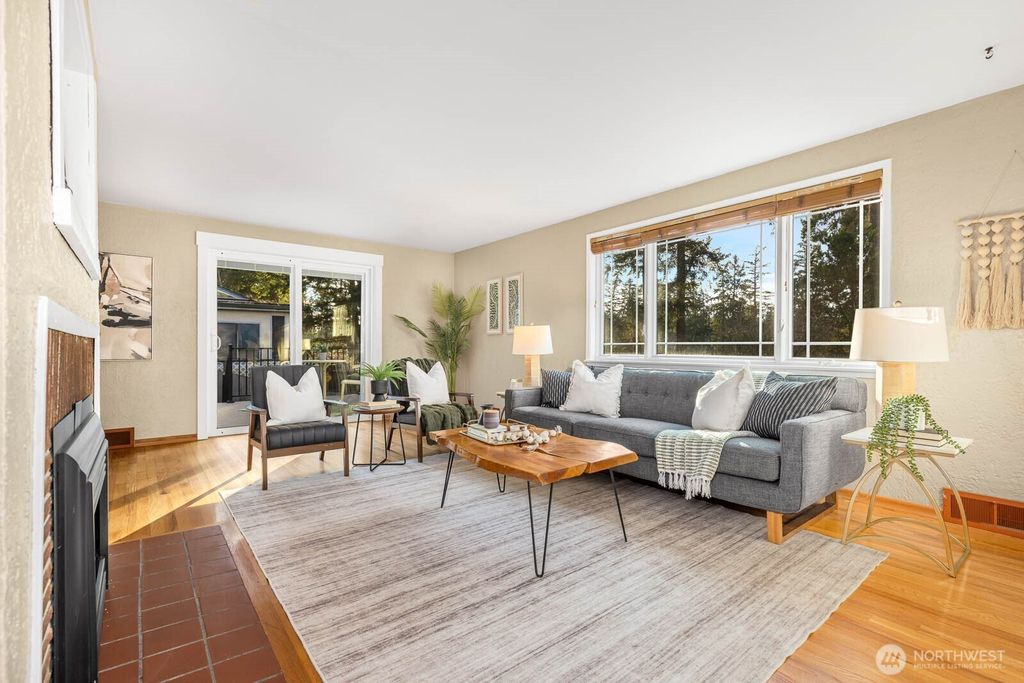 Photo of 15727 2nd Ave NW Ave, Shoreline, WA 98177 (MLS # 2469961)