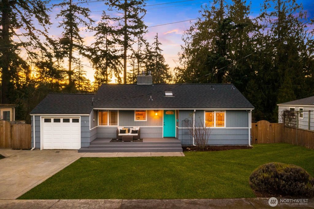 Photo of 15727 2nd Ave NW Ave, Shoreline, WA 98177 (MLS # 2469961)