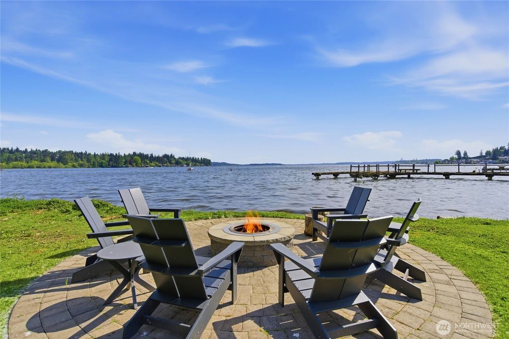 Photo of 9201 NE Juanita Drive #403, Kirkland, WA 98034 (MLS # 2523923)