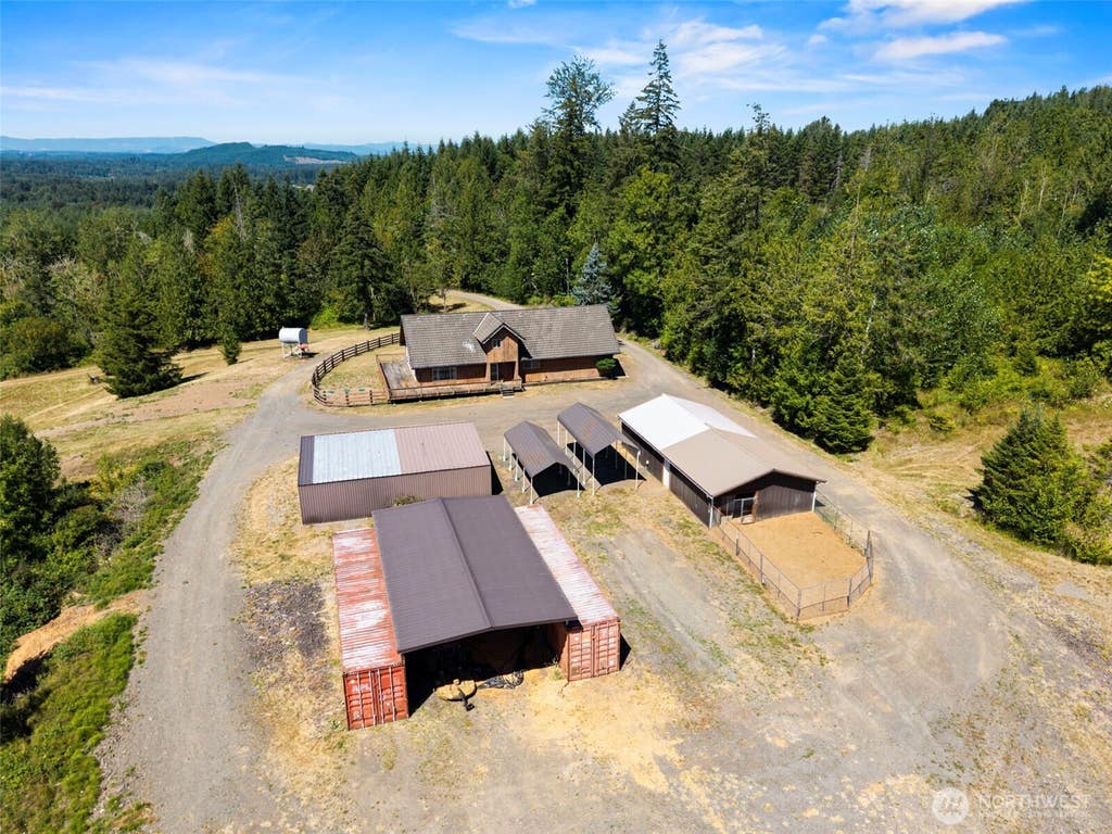 Photo of 805 Luebke Road, Toutle, WA 98649 (MLS # 2563142)