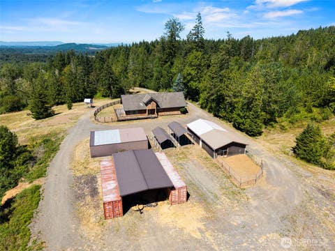 Photo of 805 Luebke Road, Toutle, WA 98649 (MLS # 2563142)