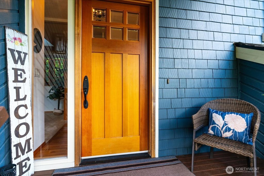 Photo of 20331 46th Place NE, Lake Forest Park, WA 98155 (MLS # 2374563)