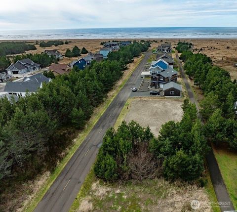 Photo of 224 NW 26th Street, Long Beach, WA 98631 (MLS # 2368040)