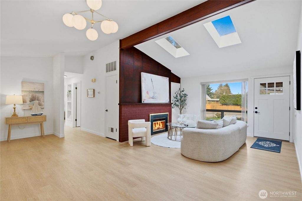 Photo of 527 N 200th Street, Shoreline, WA 98133 (MLS # 2499529)