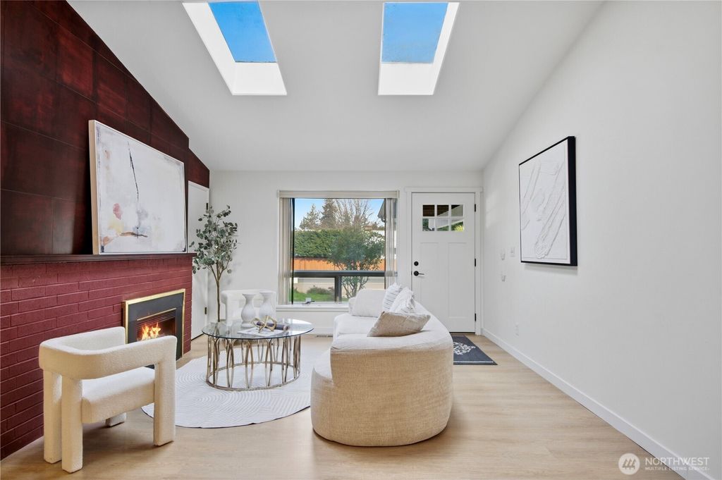 Photo of 527 N 200th Street, Shoreline, WA 98133 (MLS # 2499529)