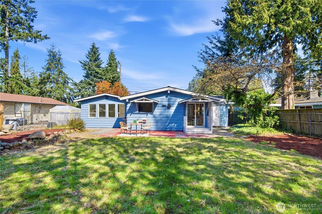 Photo of 527 N 200th Street, Shoreline, WA 98133 (MLS # 2499529)
