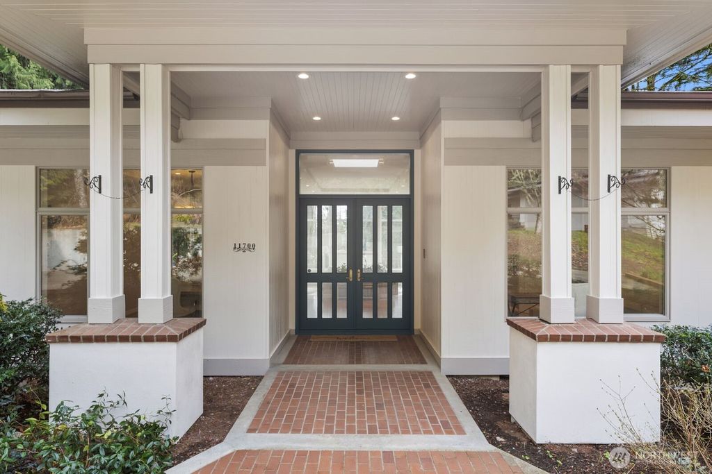 Photo of 11700 198th Ave Ave SE, Issaquah, WA 98027 (MLS # 2481625)