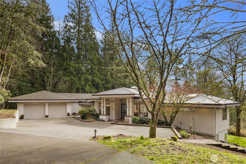 Photo of 11700 198th Ave Ave SE, Issaquah, WA 98027 (MLS # 2481625)