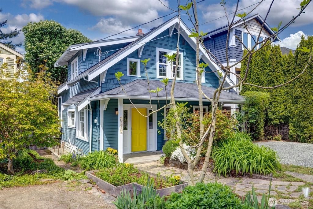 Photo of 2642 NW 87th Street, Seattle, WA 98117 (MLS # 2370769)