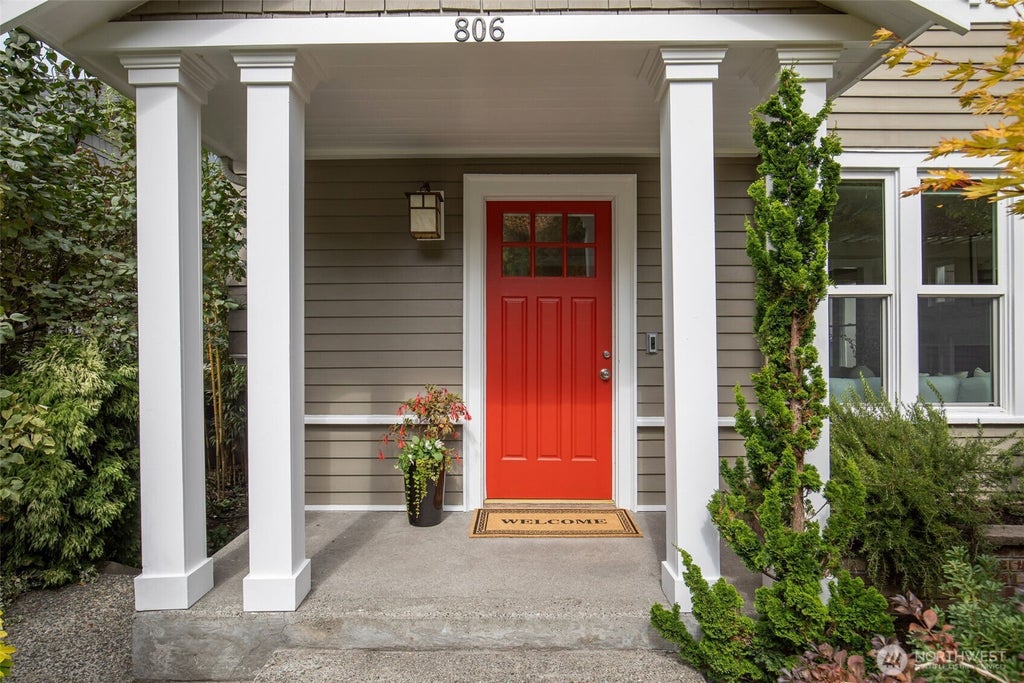 Photo of 806 W Fulton Street, Seattle, WA 98119 (MLS # 2582173)