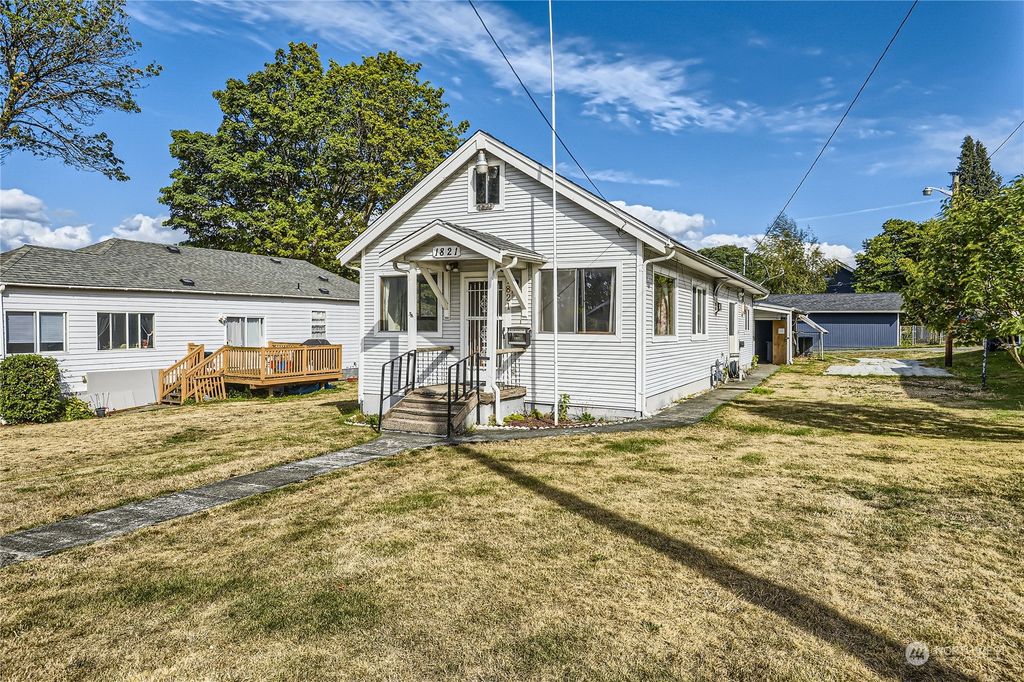 Photo of 1821 Highland Avenue, Everett, WA 98201 (MLS # 2157430)