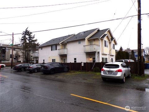 Photo of 501 N 105th Street #A,B&C, Seattle, WA 98133 (MLS # 2470819)