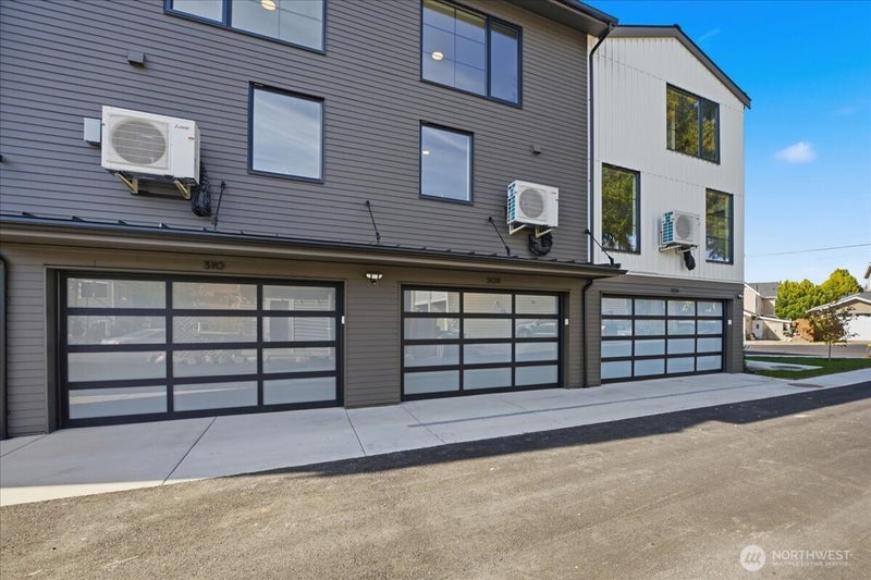 308 Daley Street