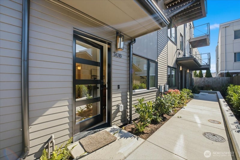 308 Daley Street