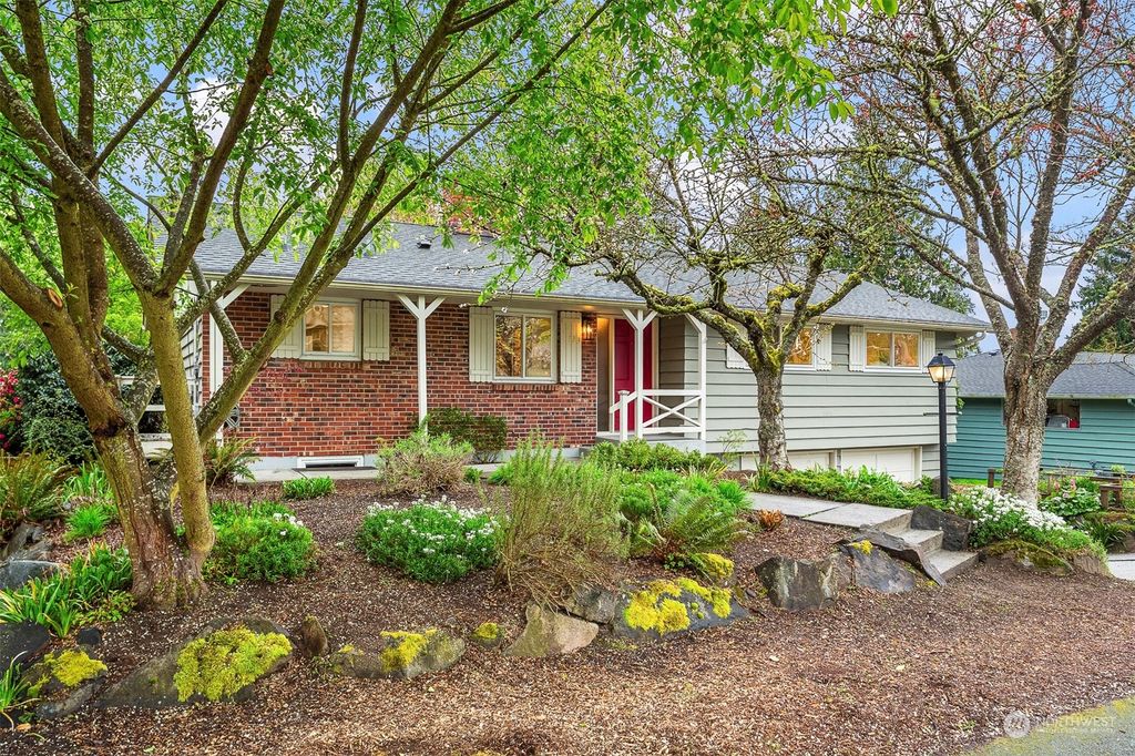 Photo of 133 N 177th Street, Shoreline, WA 98133 (MLS # 2221061)