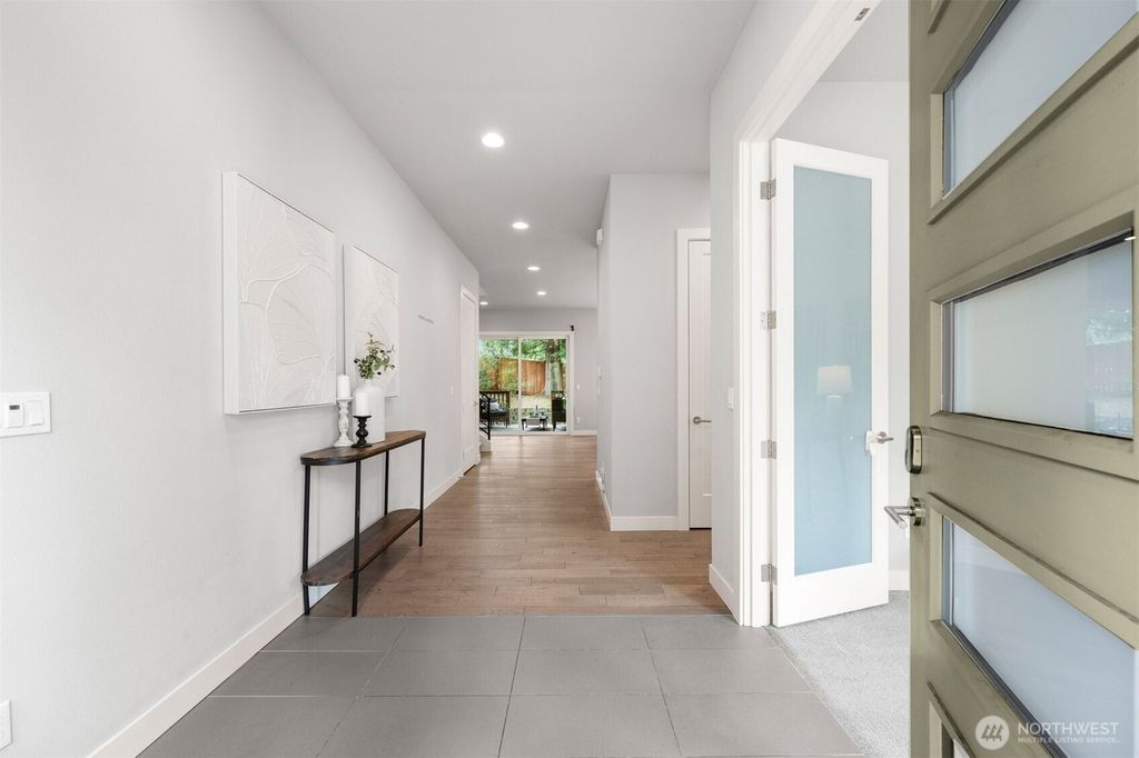 Photo of 2306 NE 145th St St, Shoreline, WA 98155 (MLS # 2511671)