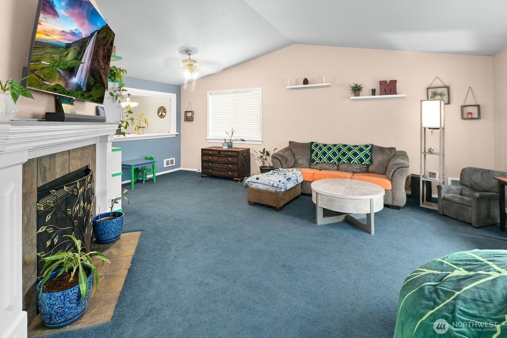 Photo of 1016 102nd Drive SE, Lake Stevens, WA 98258 (MLS # 2506625)