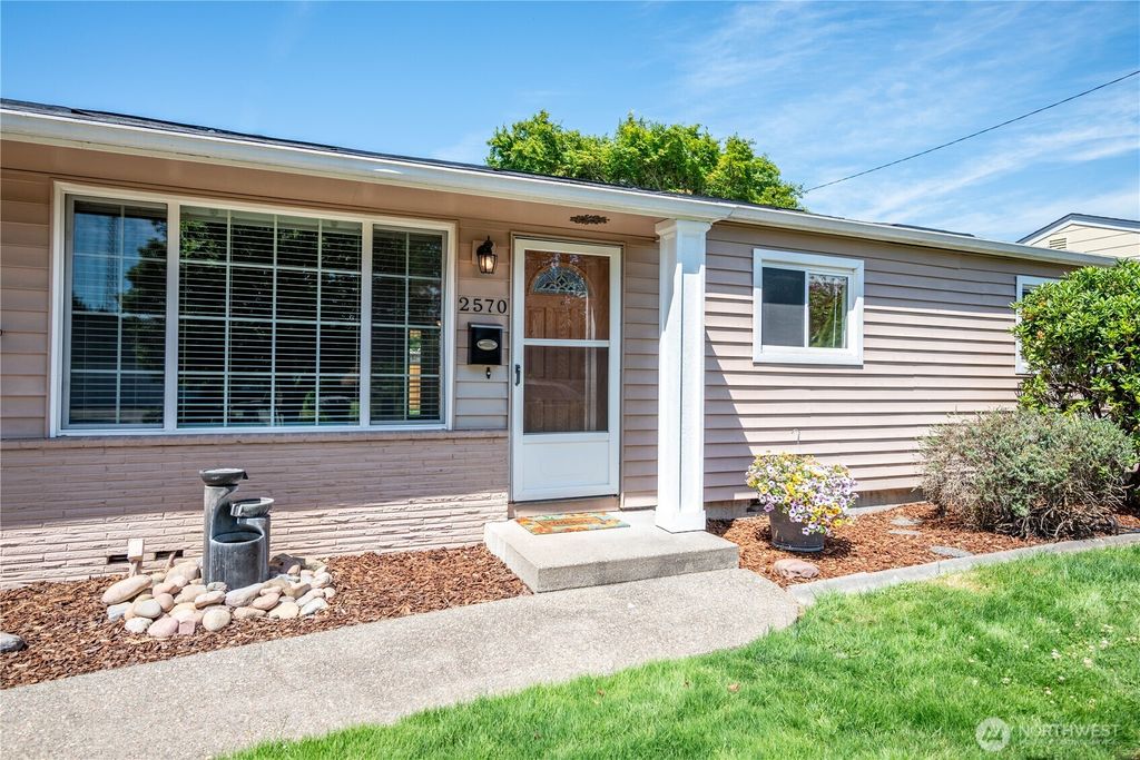 Photo of 2570 Taylor Avenue, Longview, WA 98632 (MLS # 2546848)