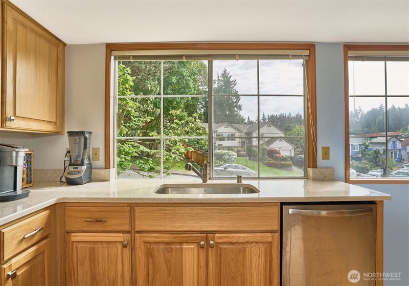 1404 S 290th Place
