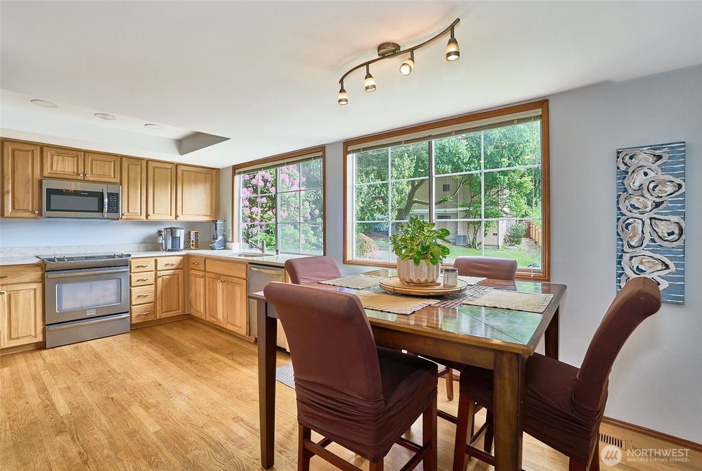 Photo of 1404 S 290th Pl PL, Federal Way, WA 98003 (MLS # 2523933)