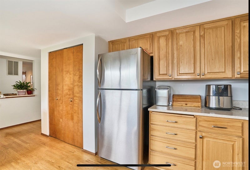 1404 S 290th Place