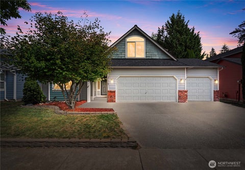 Photo of 27622 239th SE, Maple Valley, WA 98038 (MLS # 2564132)