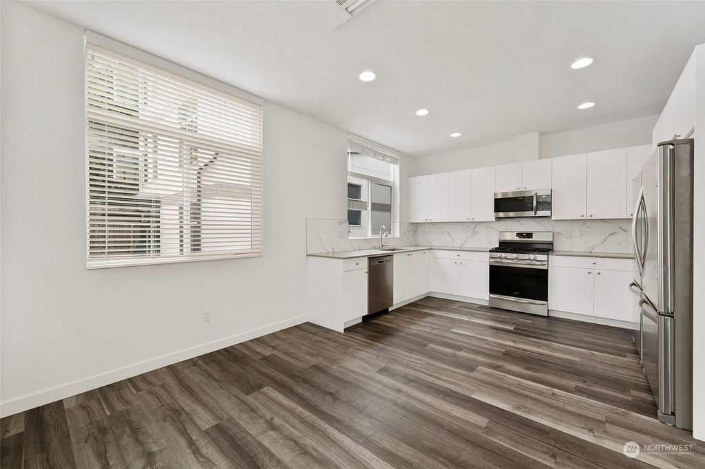 Photo of 914 W Emerson Street, Seattle, WA 98119 (MLS # 2254086)