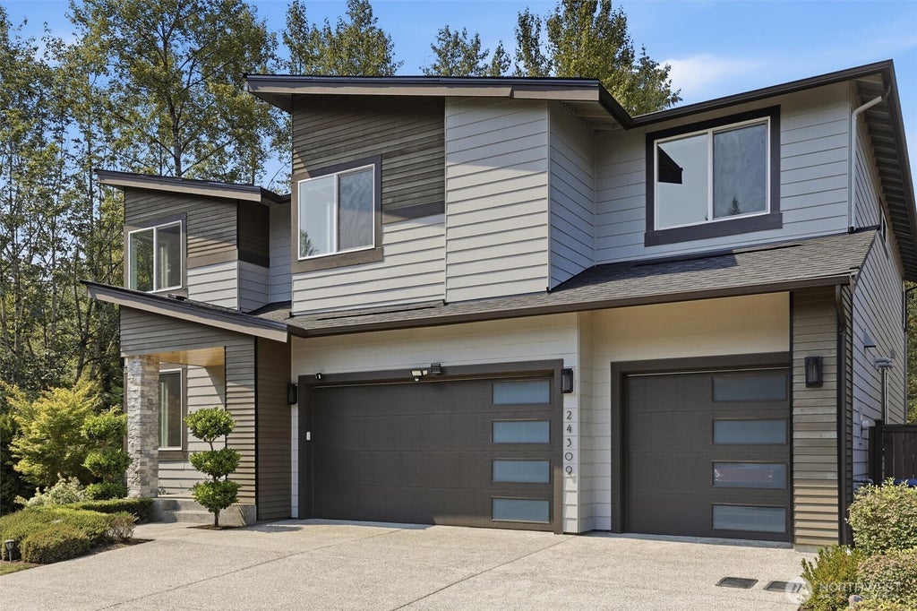 Photo of 24309 NE 24th Street, Sammamish, WA 98074 (MLS # 2569434)