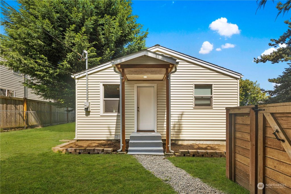 Photo of 7012 S 116th Street, Seattle, WA 98178 (MLS # 2063435)