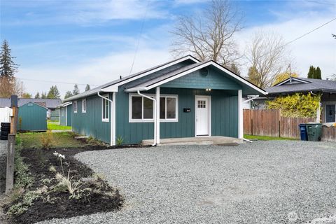 Photo of 944 Fidalgo Street, Sedro Woolley, WA 98284 (MLS # 2507995)