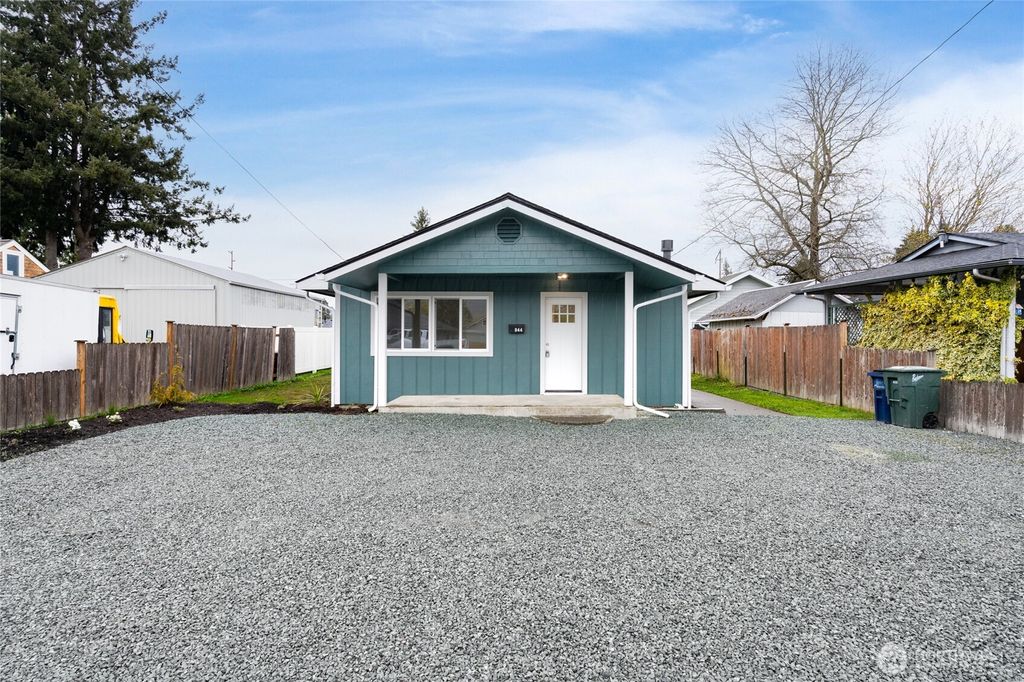 Photo of 944 Fidalgo Street, Sedro Woolley, WA 98284 (MLS # 2507995)
